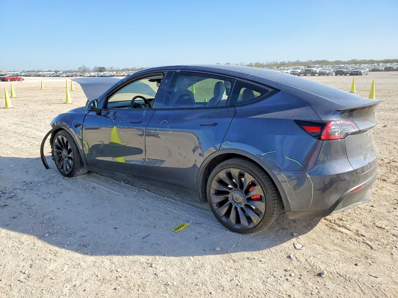 2023 Tesla Model Y - Фото 2
