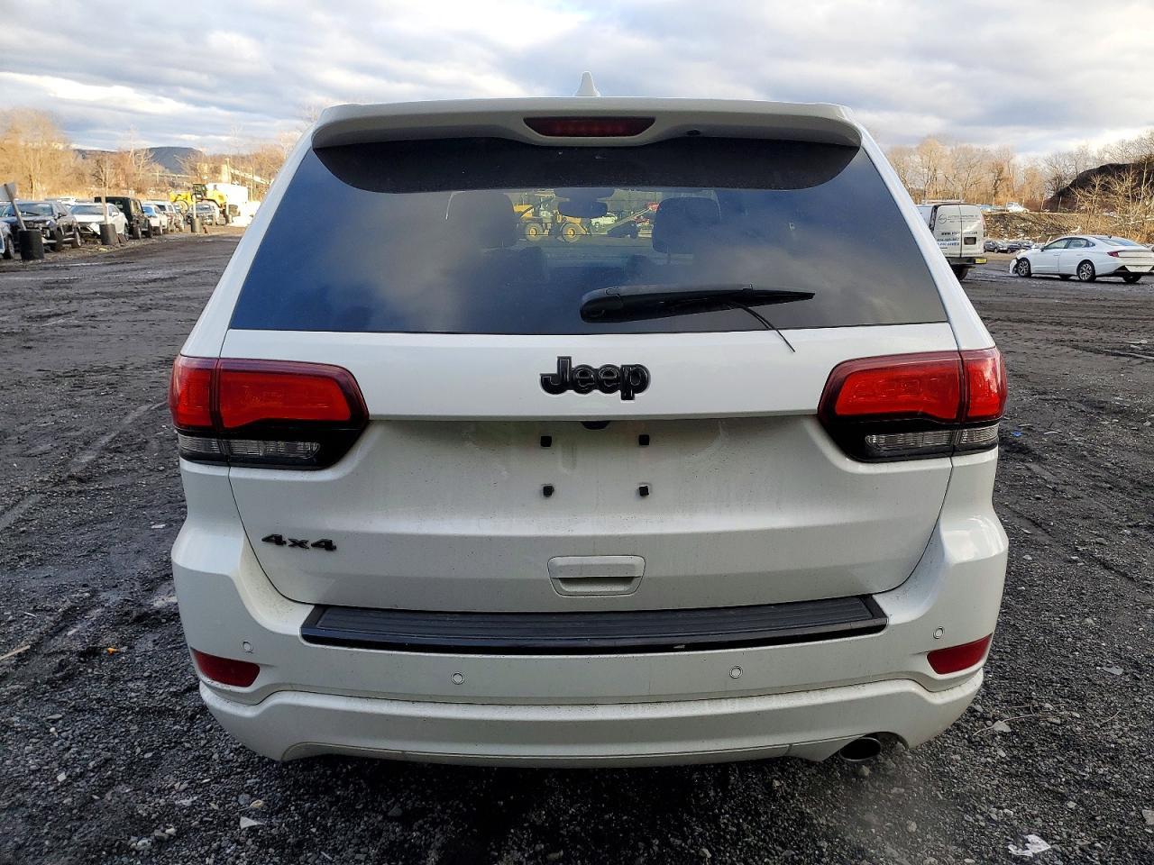 2018 Jeep Grand Cherokee Laredo - Image 6