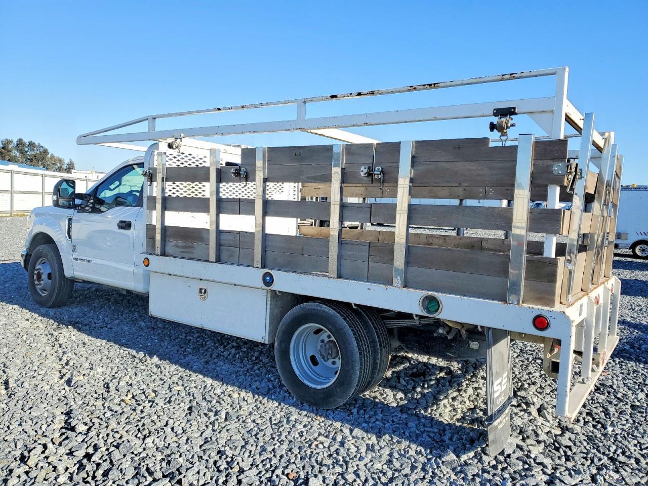 2020 Ford F350 Super Duty Flatbed Truck - Фото 2
