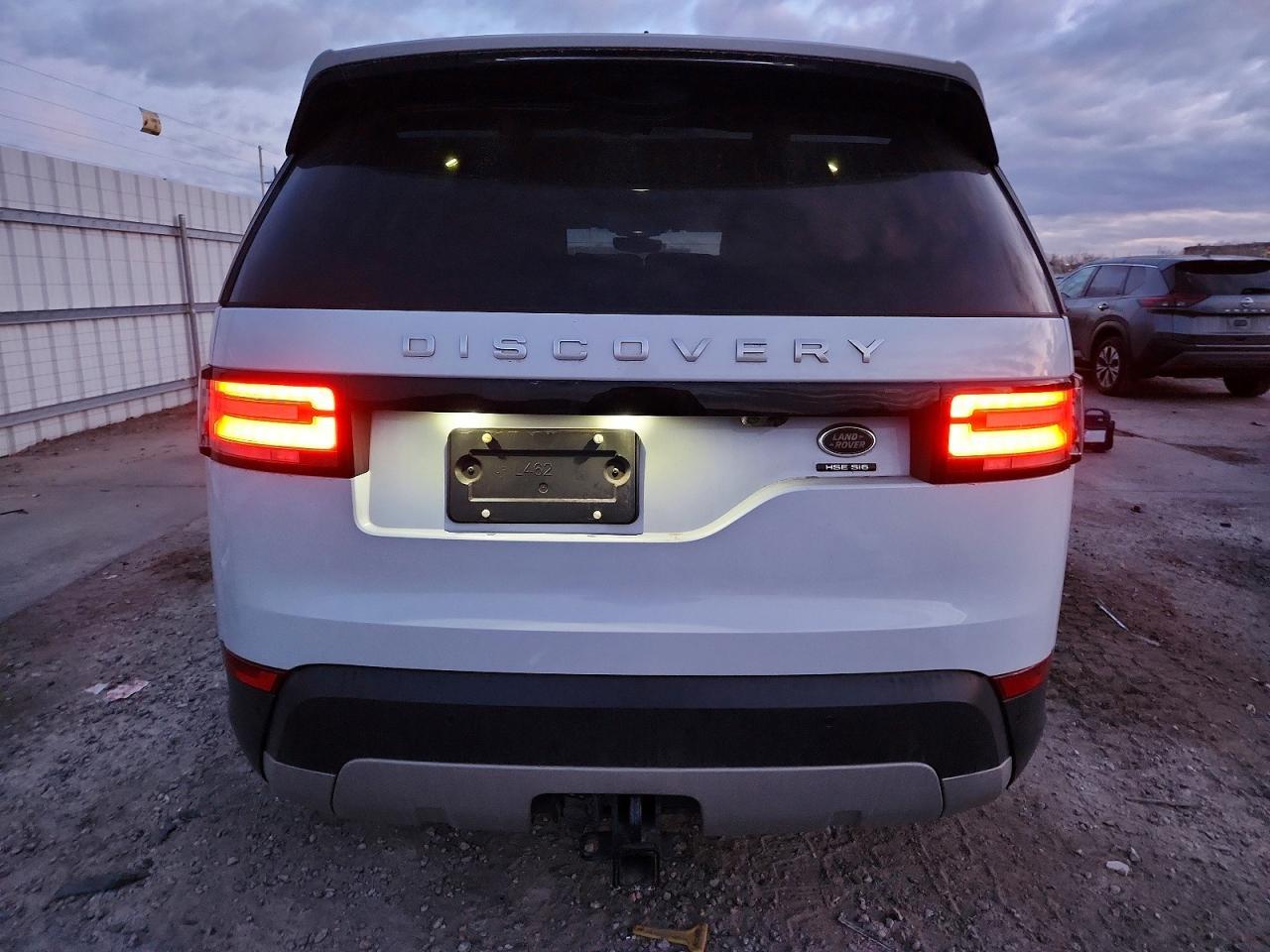 2017 Land Rover Discovery Hse Luxury - Image 6