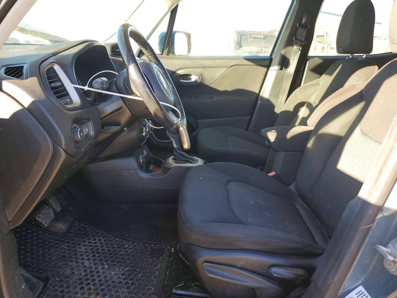 2017 Jeep Renegade Latitude - Image 7