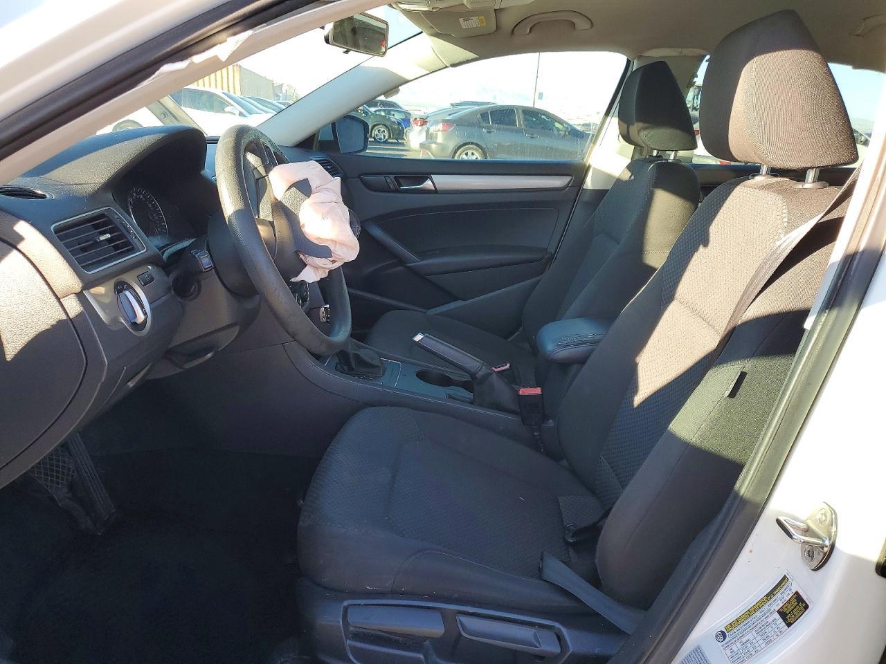 2015 Volkswagen Passat S - Image 7
