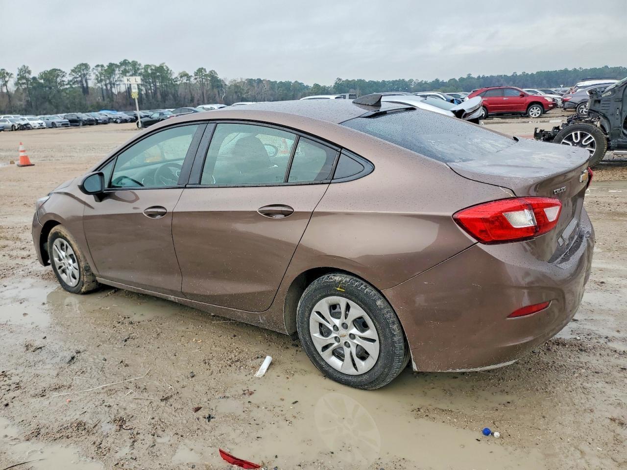 2019 Chevrolet Cruze Ls - Фото 2