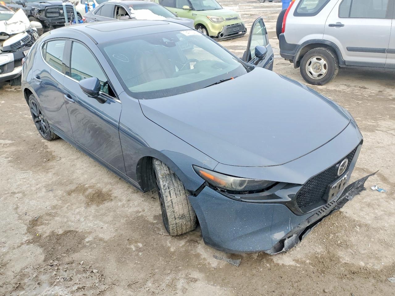 2021 Mazda 3 Premium - Фото 4