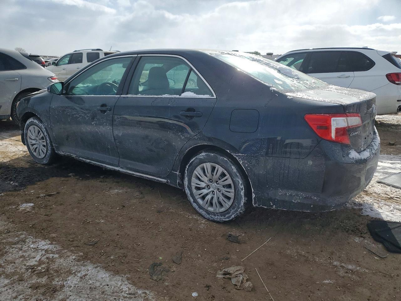 2013 Toyota Camry L - Фото 2