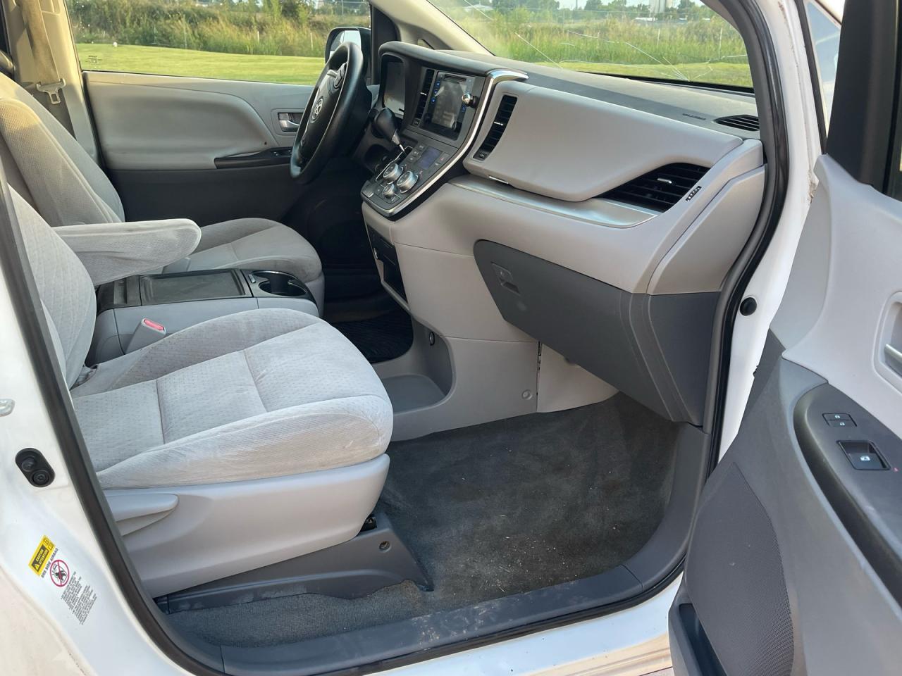 2015 Toyota Sienna Le - Image 5