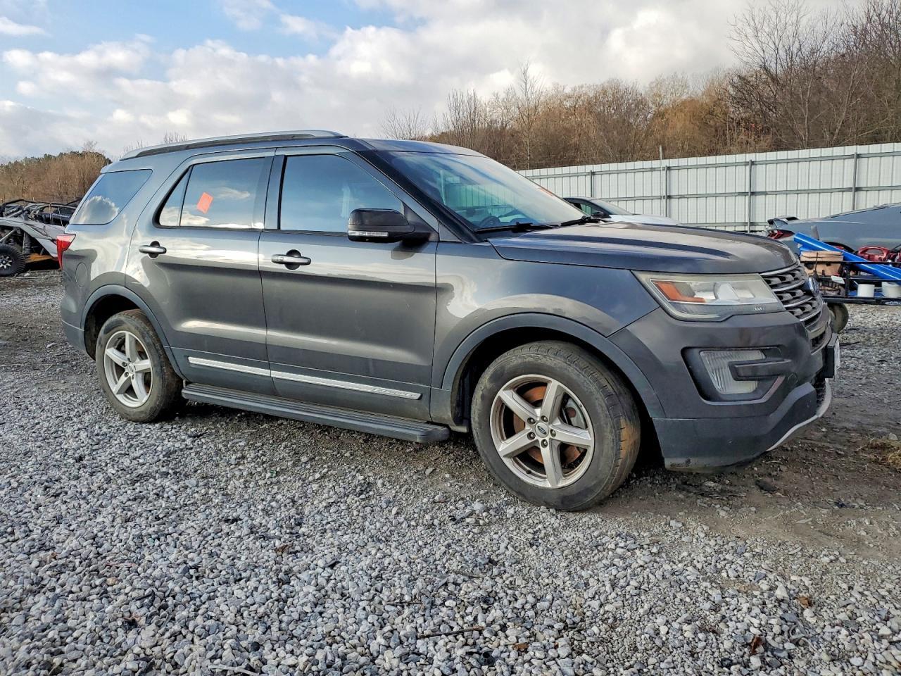 2017 Ford Explorer Xlt - Image 4