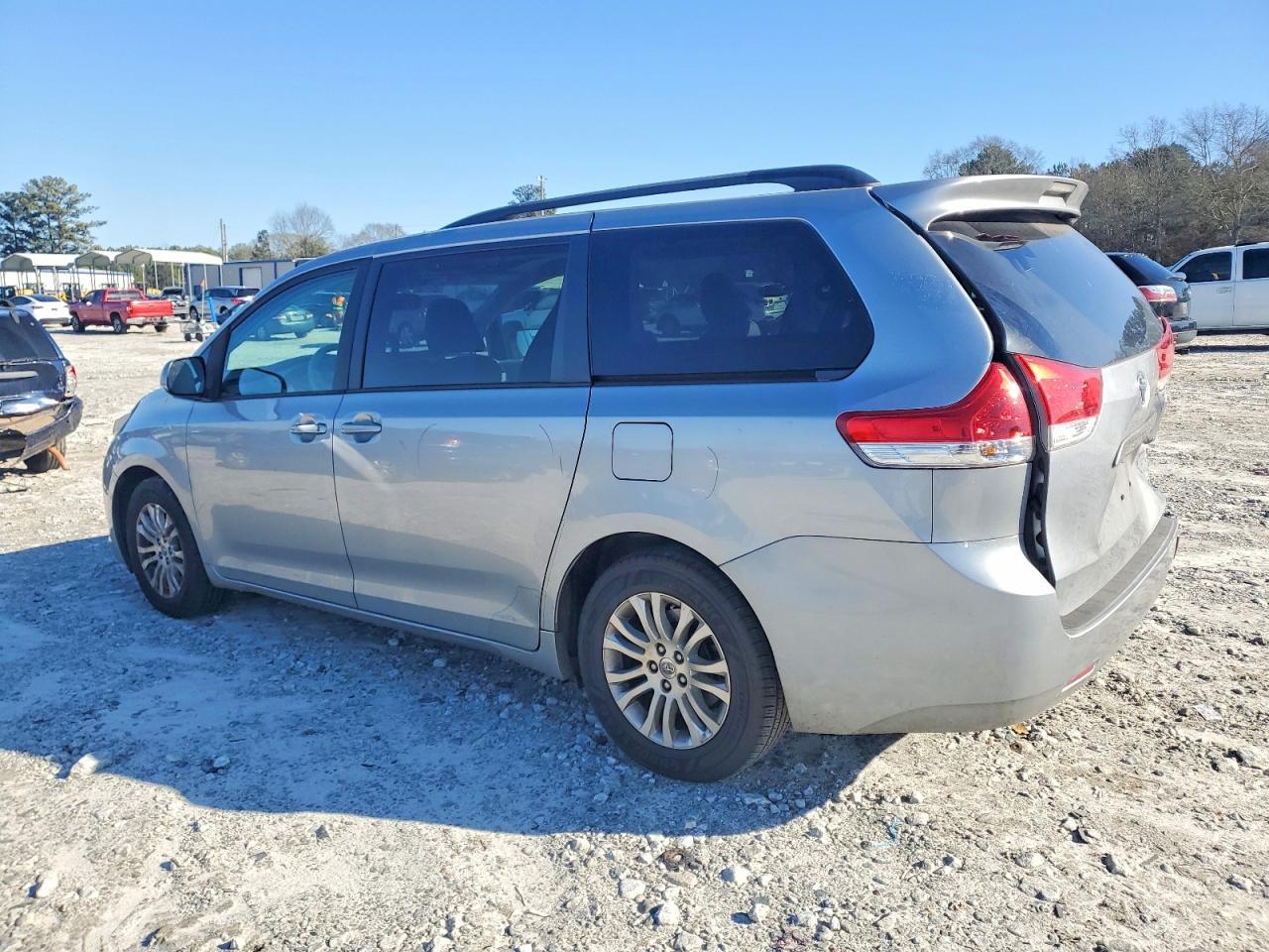 2014 Toyota Sienna Xle - Фото 2
