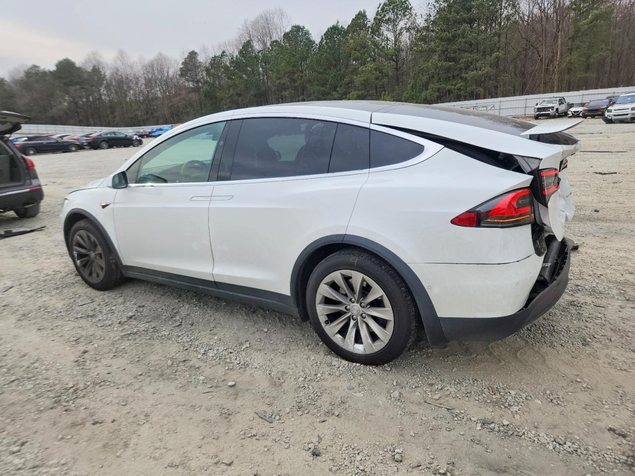2020 Tesla Model X - Фото 2
