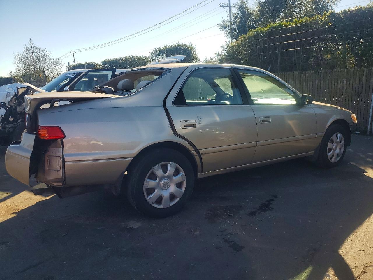 2000 Toyota Camry Le - Фото 3