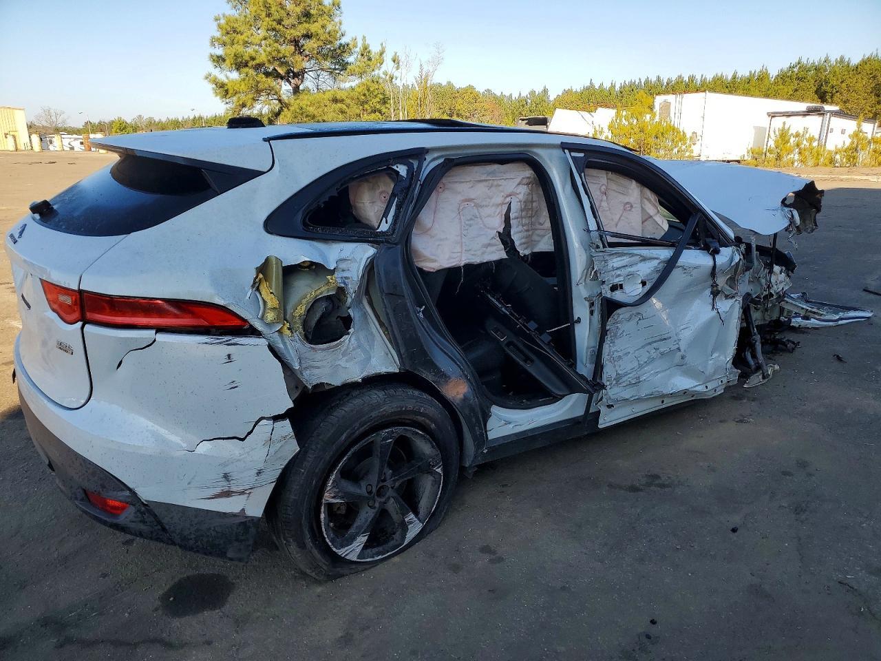 2017 Jaguar F-Pace Premium - Image 3