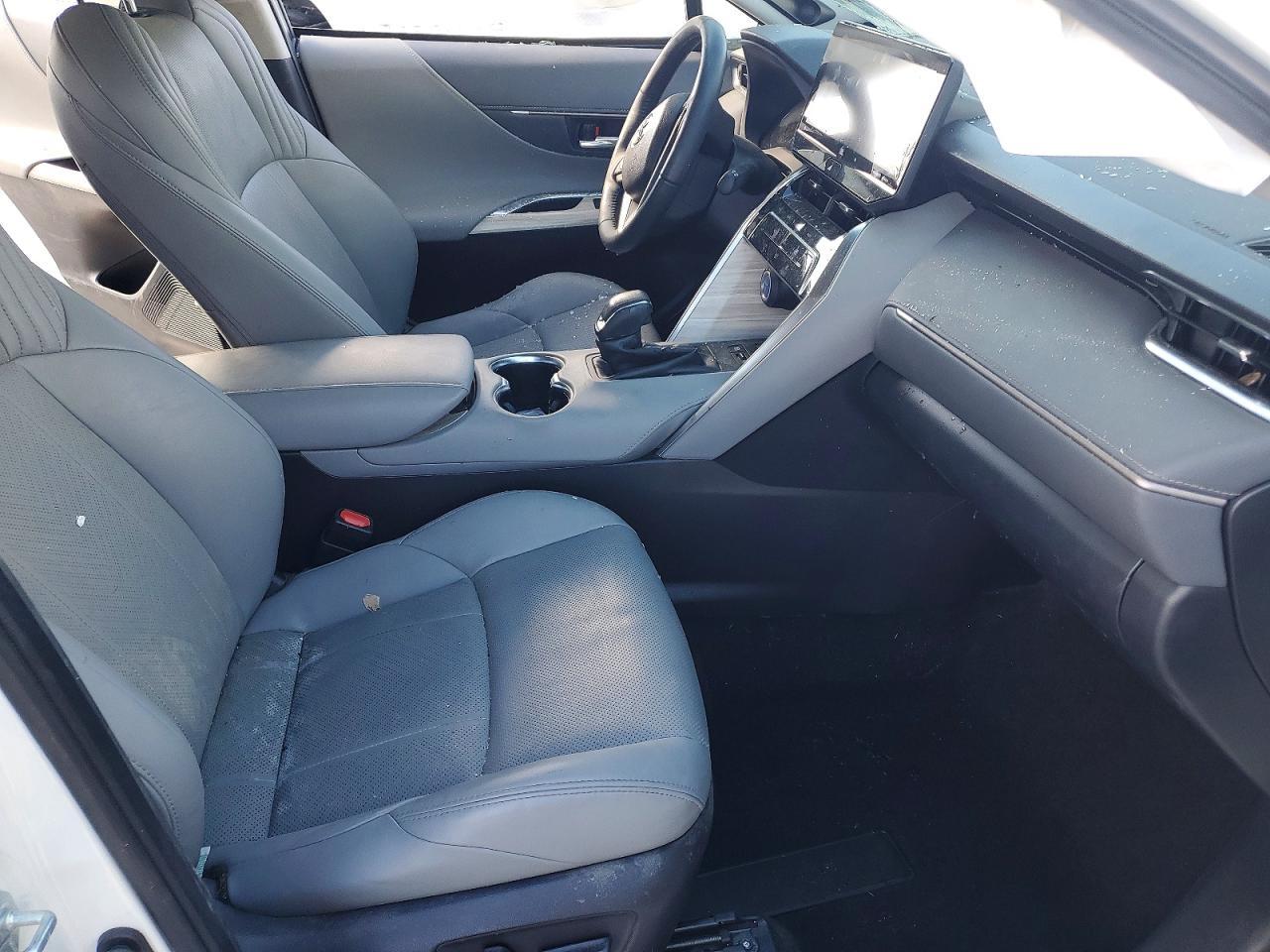 2021 Toyota Venza Le - Image 7