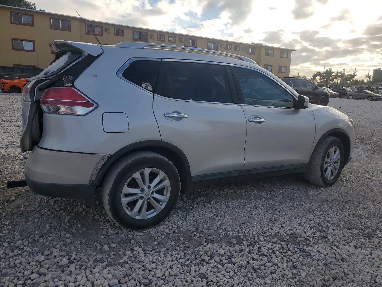 2014 Nissan Rogue Sv - Image 3