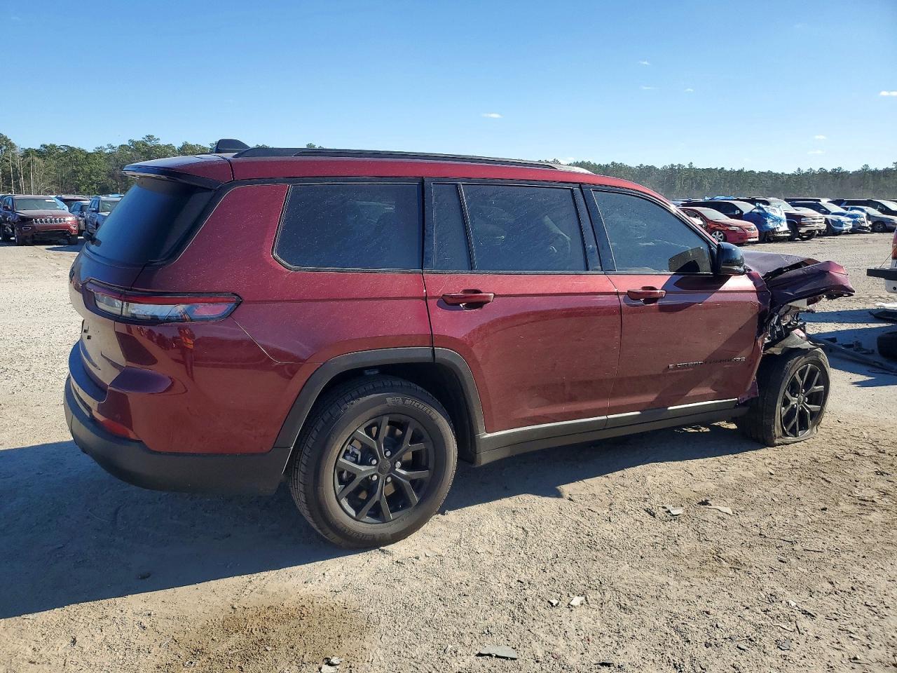 2025 Jeep Grand Cherokee L Laredo - Image 3