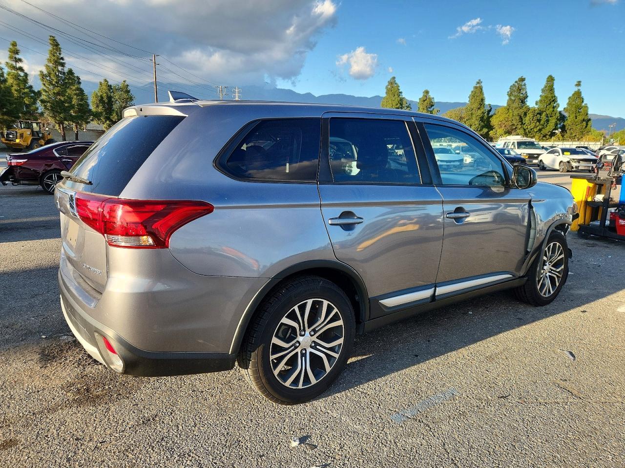 2018 Mitsubishi Outlander Es - Фото 3