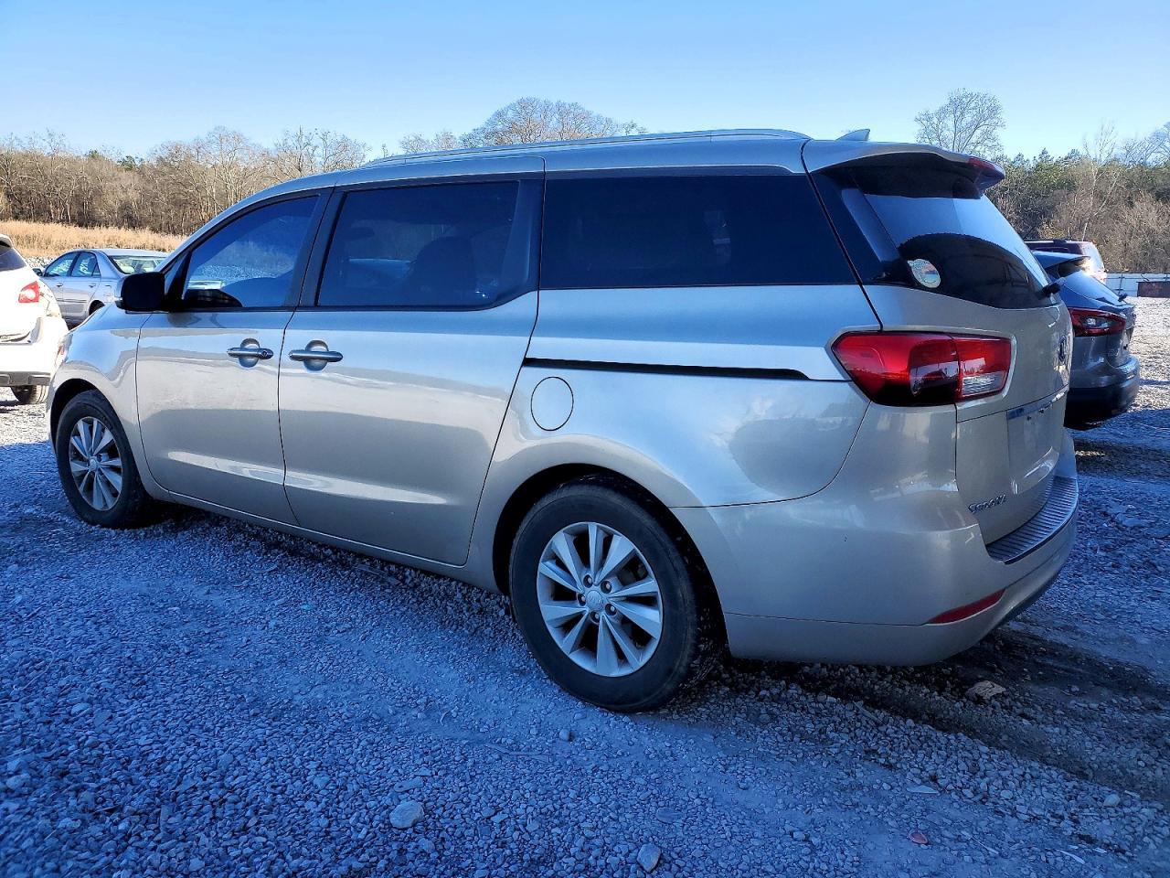 2015 Kia Sedona Lx - Image 2
