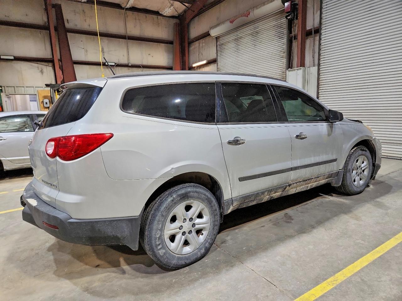 2011 Chevrolet Traverse Ls - Image 3