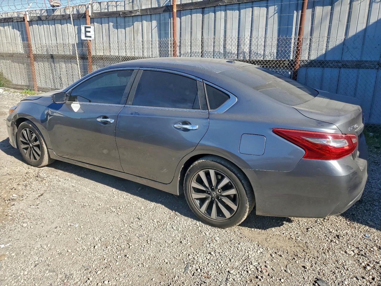 2018 Nissan Altima 2.5 - Image 2