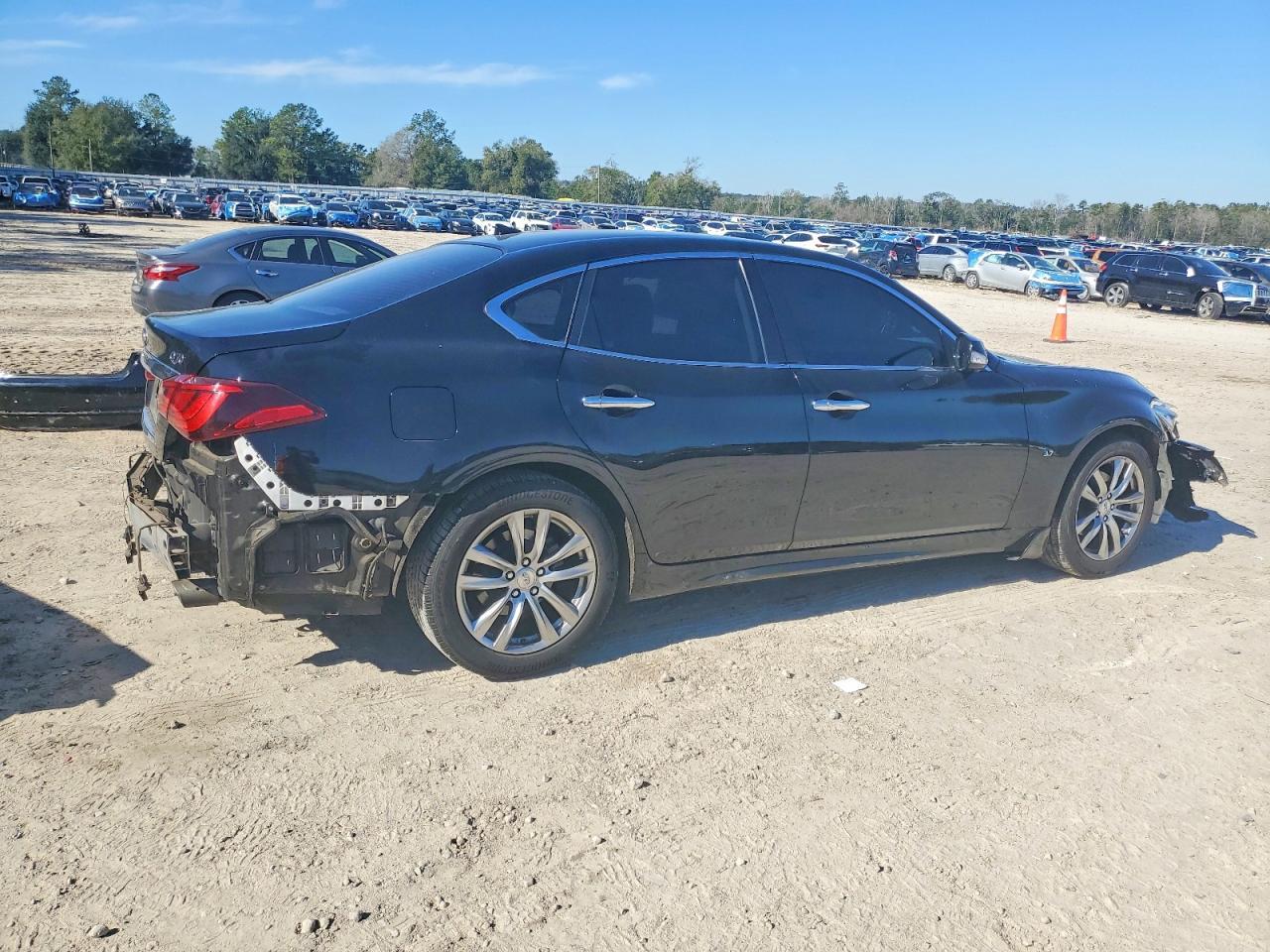 2019 Infiniti Q70 3.7 Luxe - Image 3