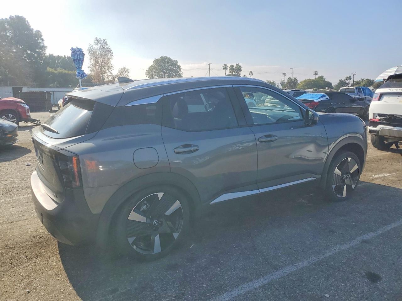 2025 Nissan Kicks Sr - Image 3