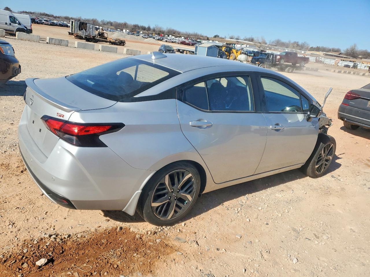 2025 Nissan Versa Sr - Фото 3
