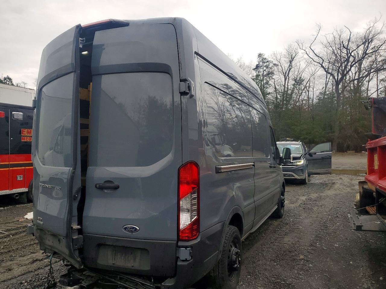 2022 Ford Transit T-250 Delivery Van - Фото 3