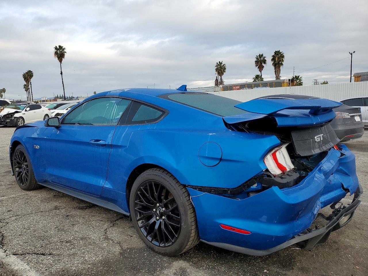 2021 Ford Mustang Gt - Фото 2