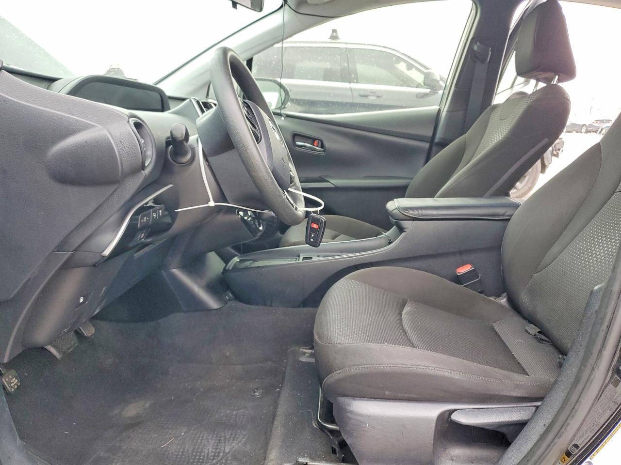 2020 Toyota Prius L - Фото 7