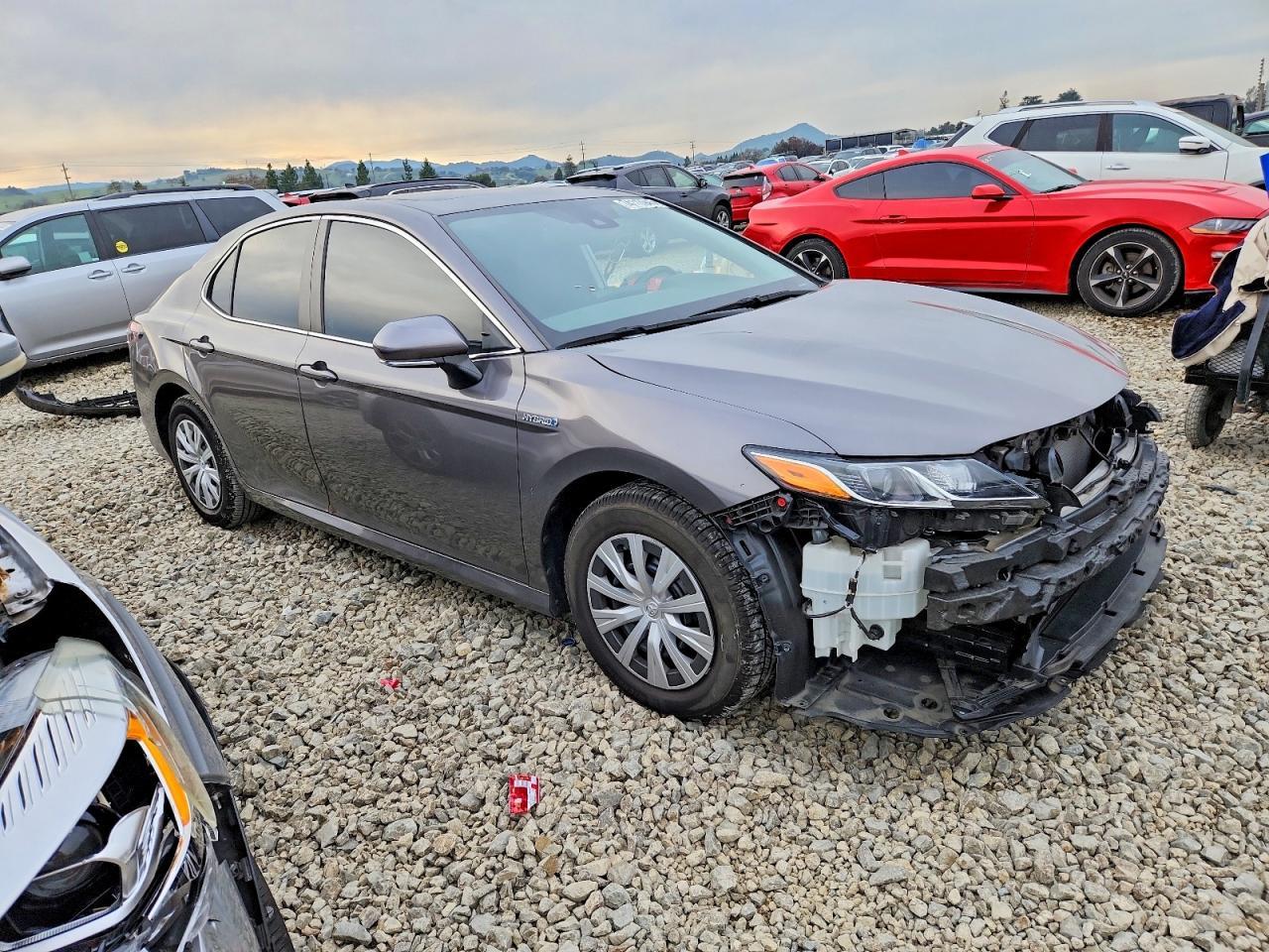 2021 Toyota Camry Le - Фото 4