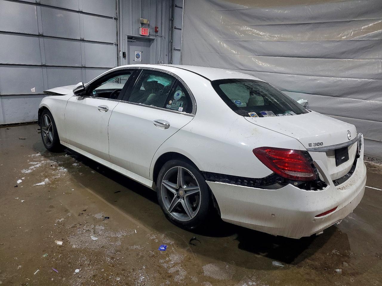 2017 Mercedes-Benz E 300 4Matic - Фото 2