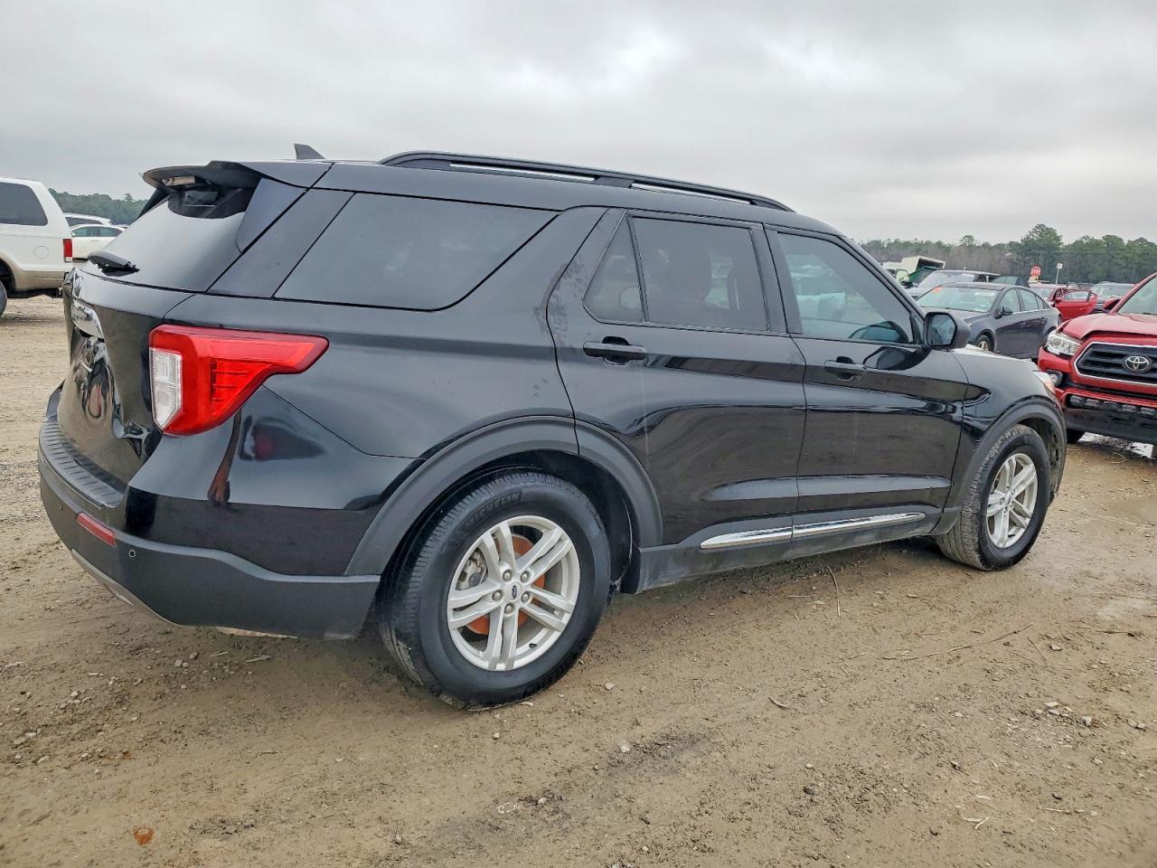 2023 Ford Explorer Xlt - Фото 3