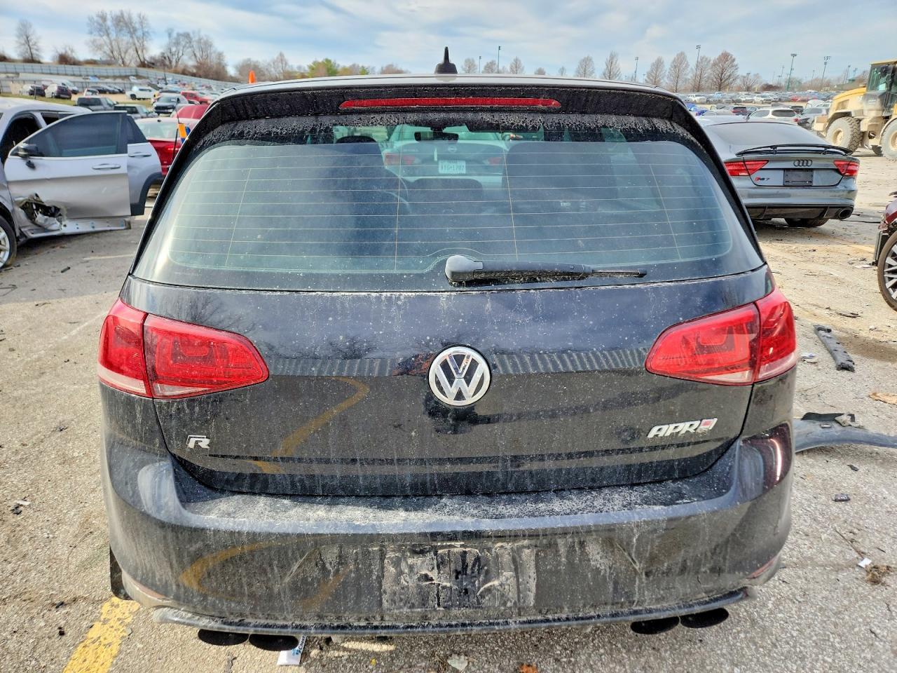 2017 Volkswagen Golf R - Image 6