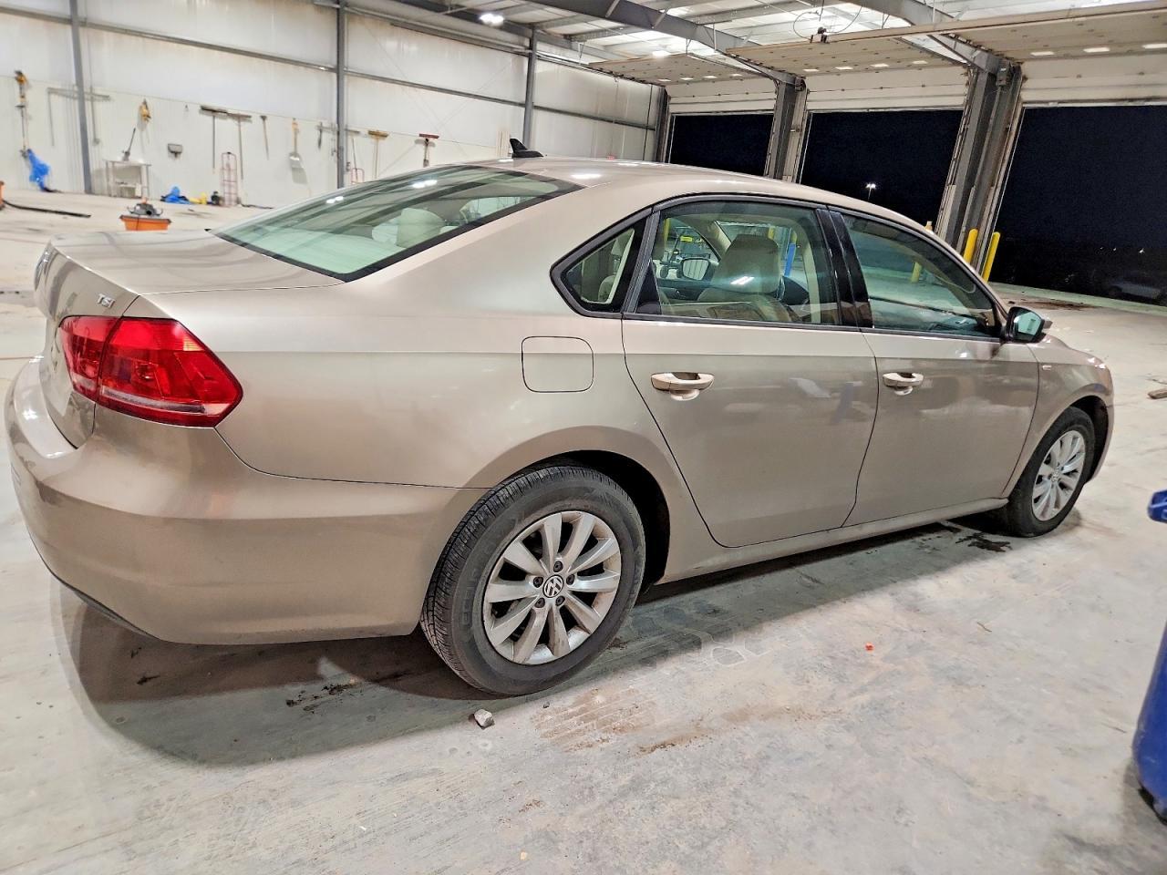 2015 Volkswagen Passat - Фото 3