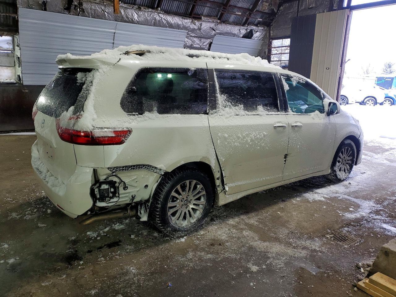 2018 Toyota Sienna Xle - Фото 3