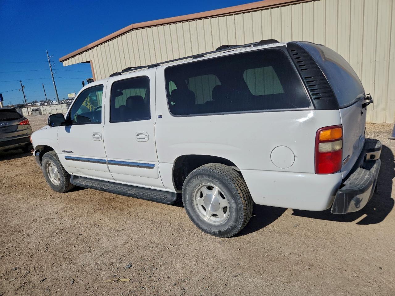 2003 GMC Yukon Xl C1500 - Image 2