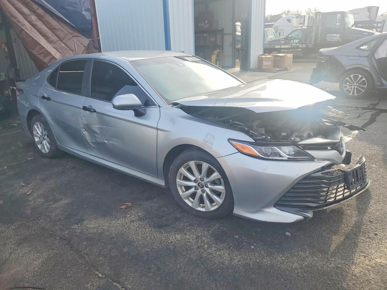 2018 Toyota Camry Le - Image 4