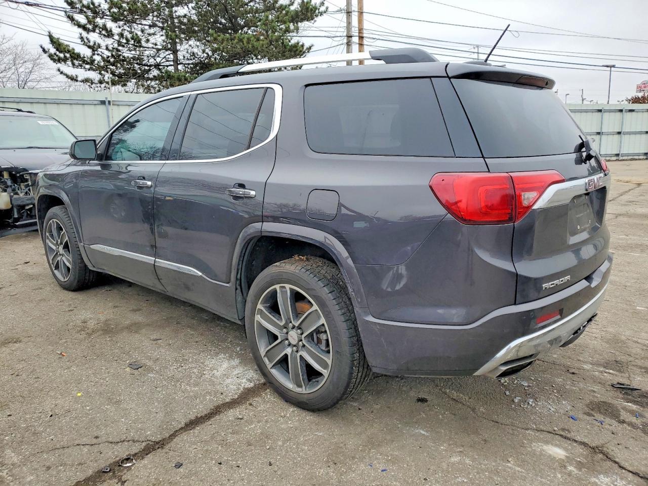 2017 GMC Acadia Denali - Фото 2