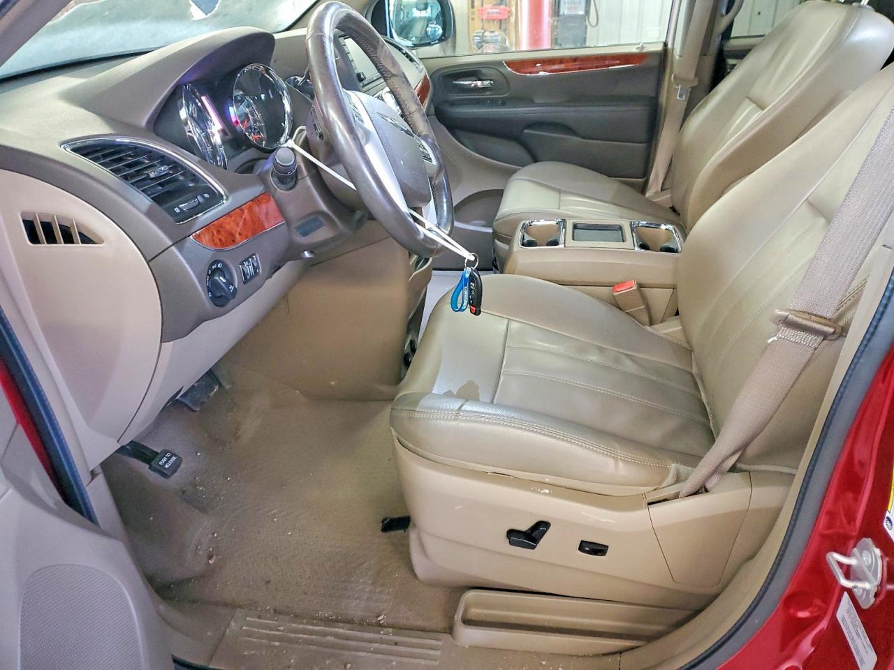 2015 Chrysler Town & Country Touring - Фото 7