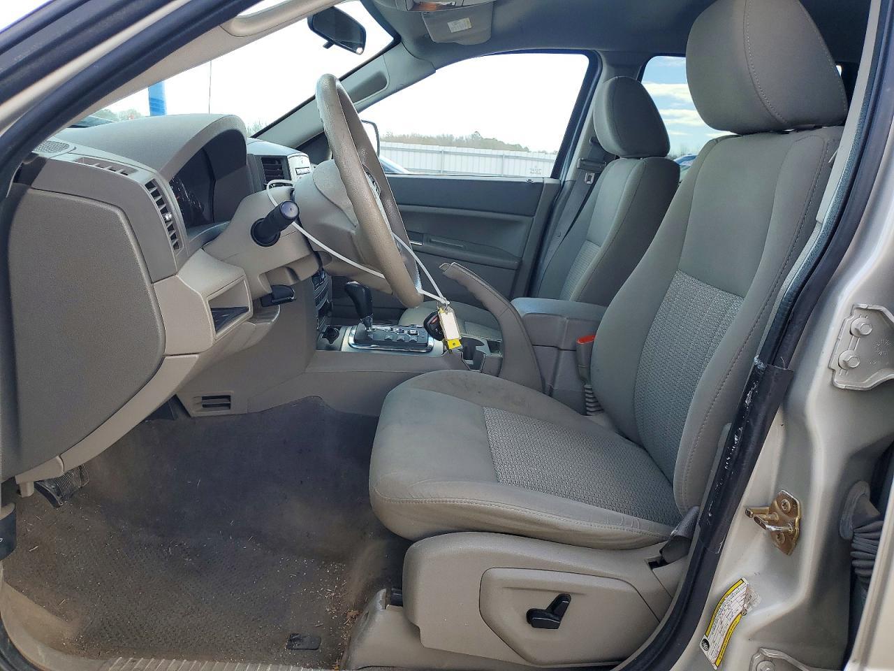 2007 Jeep Grand Cherokee Laredo - Image 7