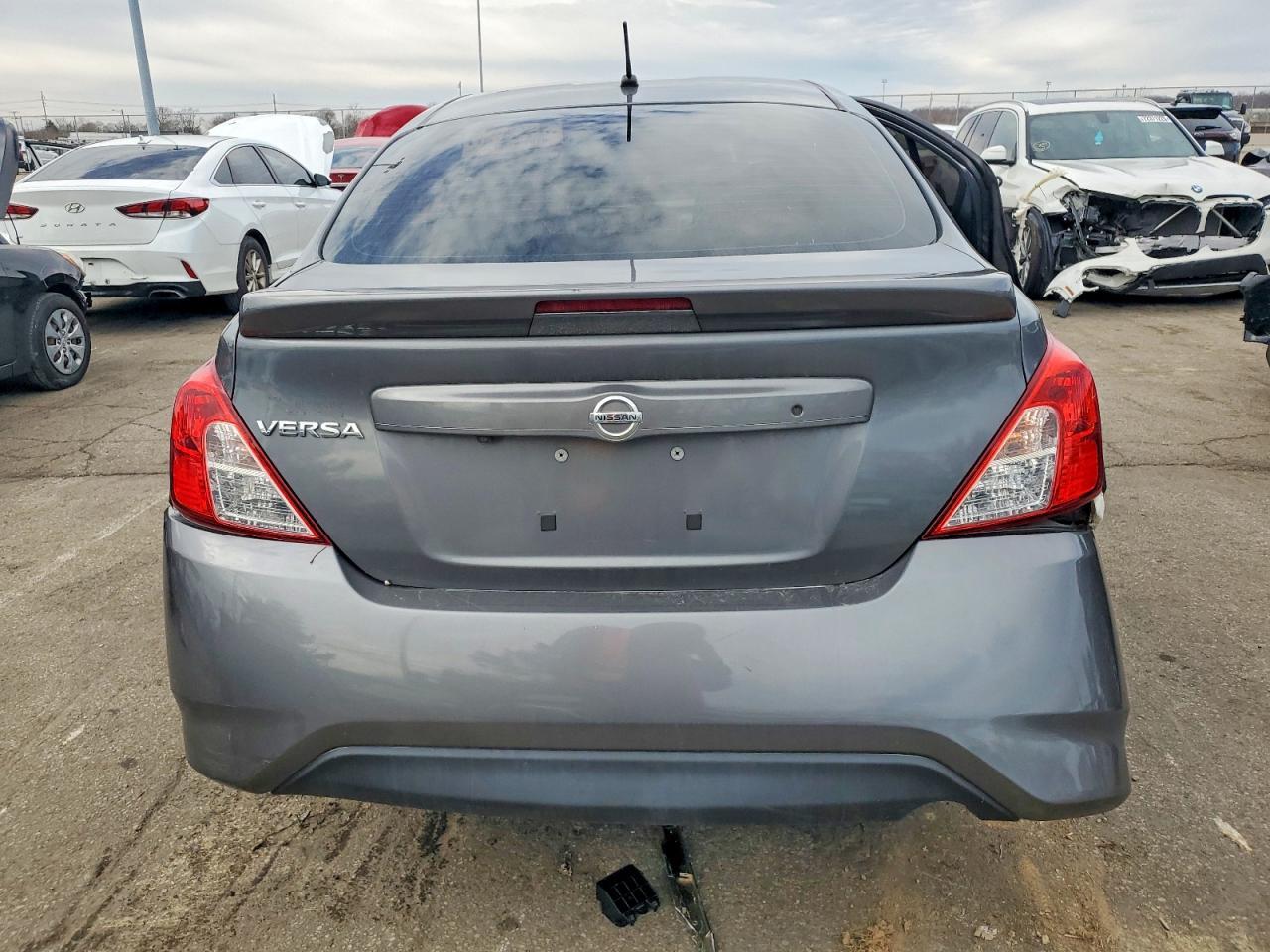 2019 Nissan Versa S - Фото 6