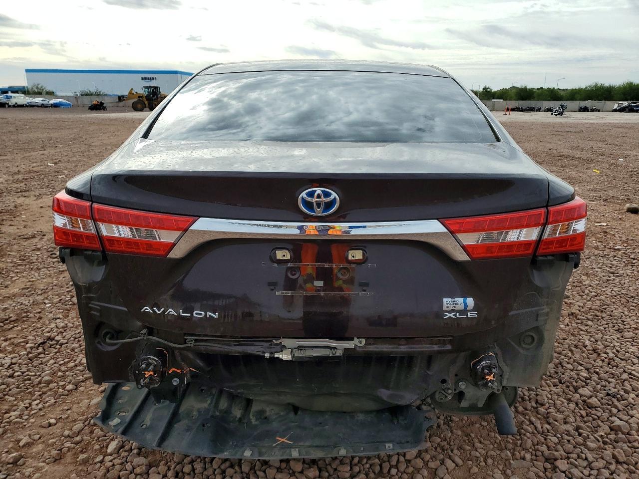 2014 Toyota Avalon Hybrid - Image 6