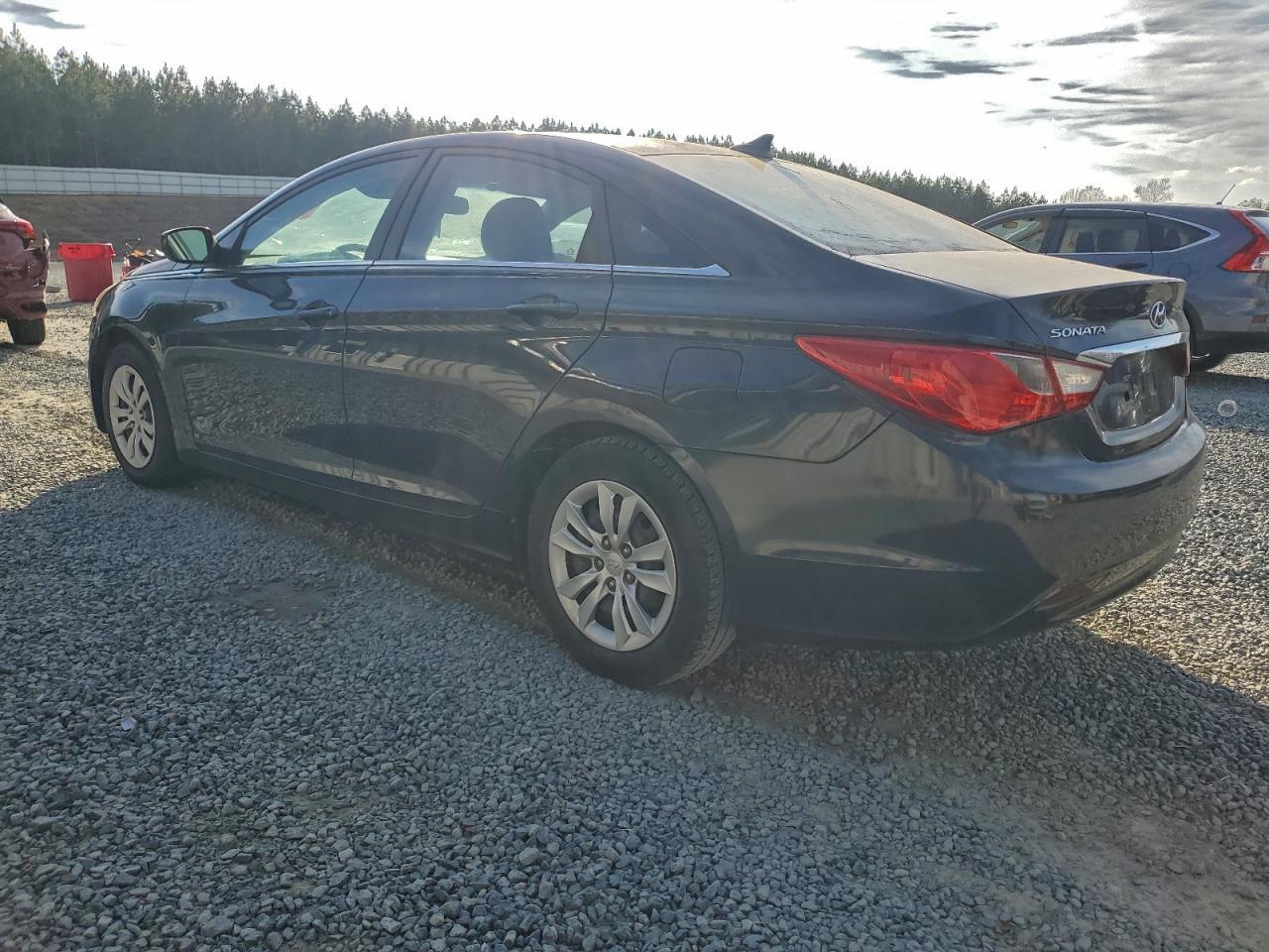 2011 Hyundai Sonata Gls - Image 2