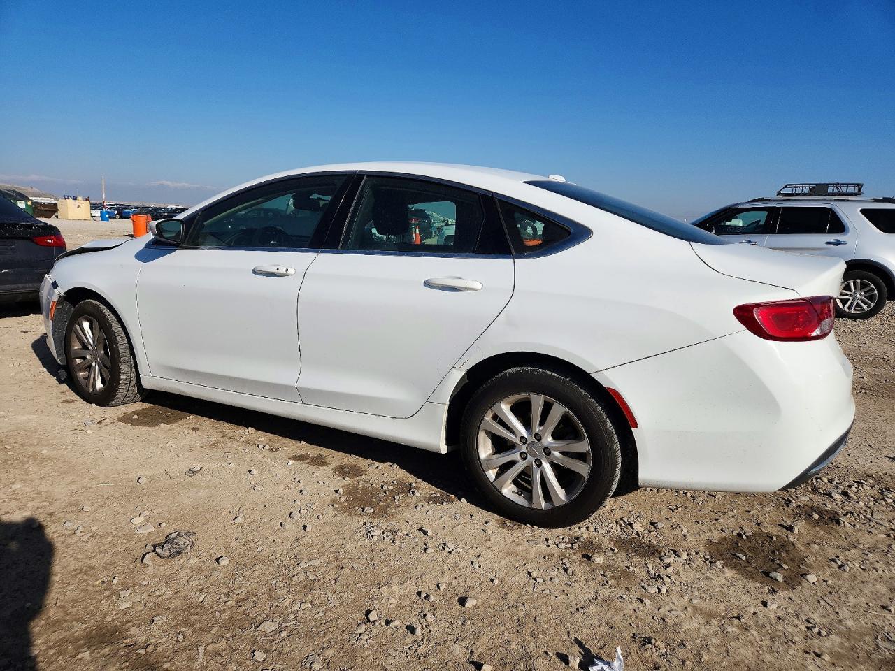 2016 Chrysler 200 Limited - Фото 2