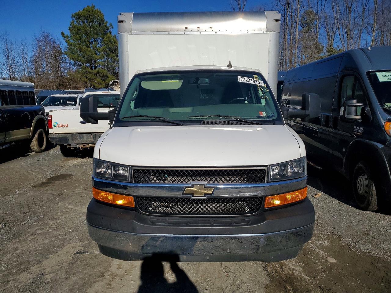 2021 Chevrolet Express G3500 Box Truck - Фото 5