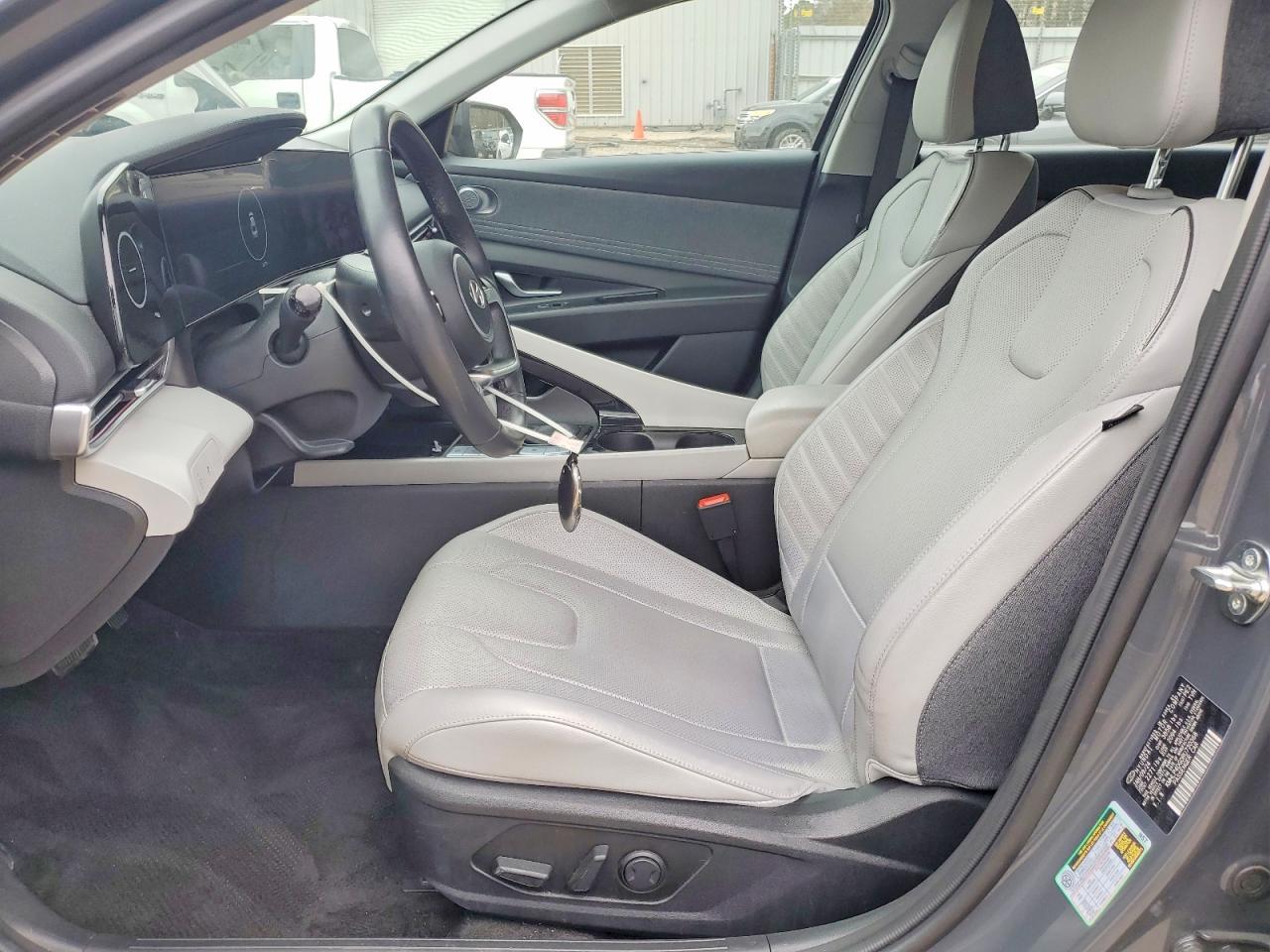 2024 Hyundai Elantra Limited - Image 7