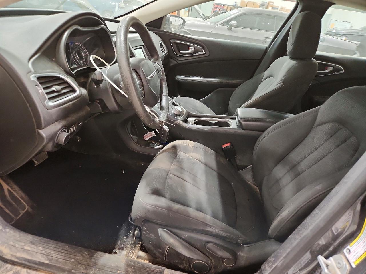 2015 Chrysler 200 Limited - Image 7