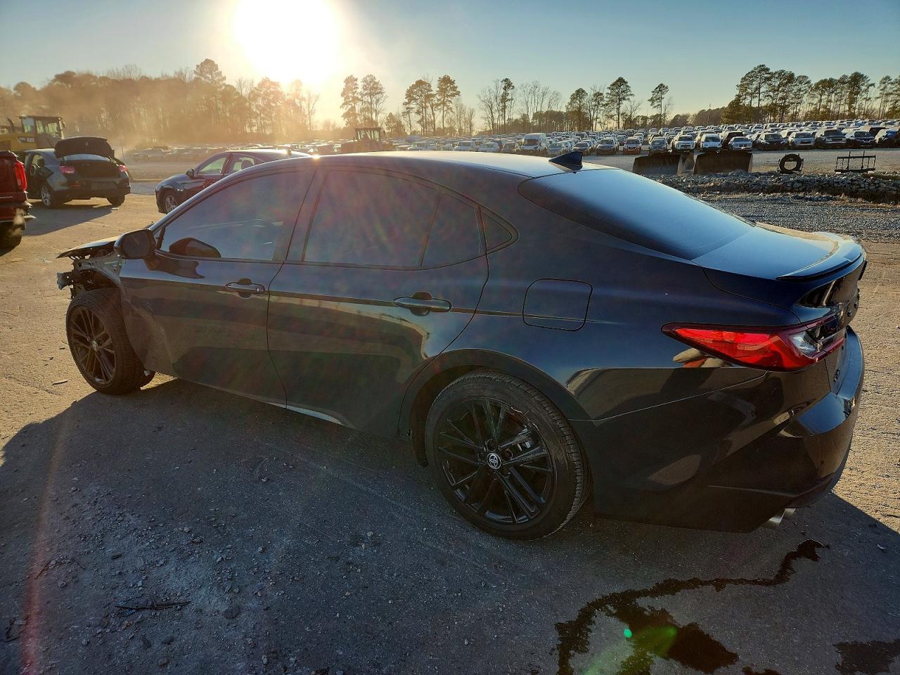 2025 Toyota Camry - Фото 2
