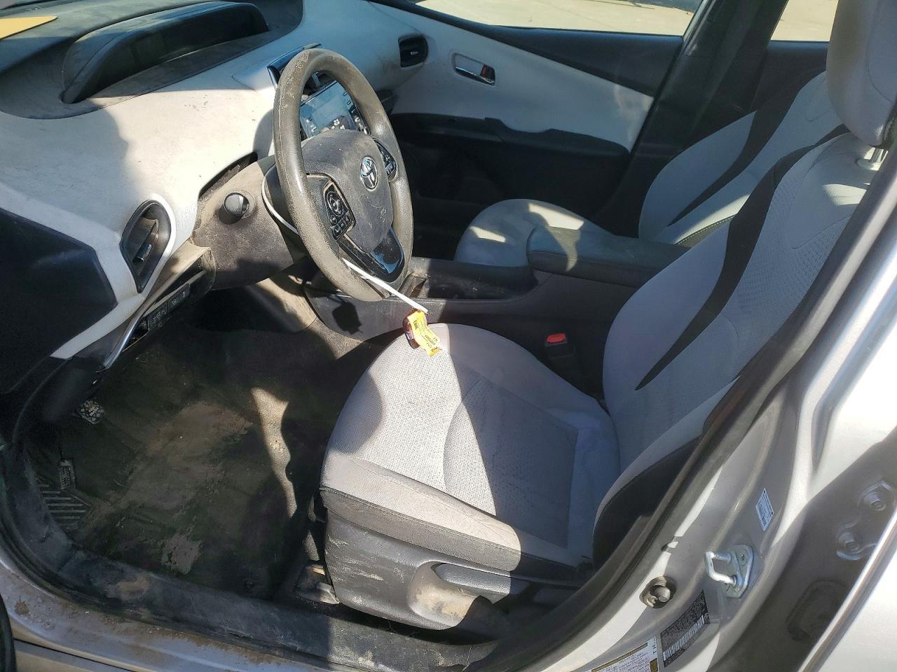 2022 Toyota Prius Night Shade - Image 7