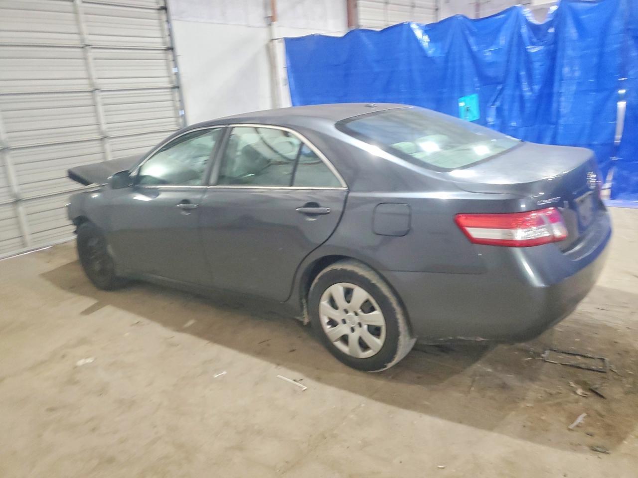 2010 Toyota Camry Le - Фото 2