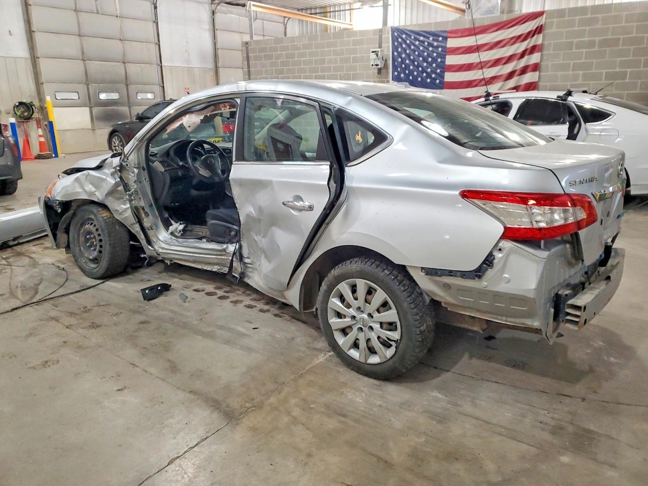 2014 Nissan Sentra S - Фото 2